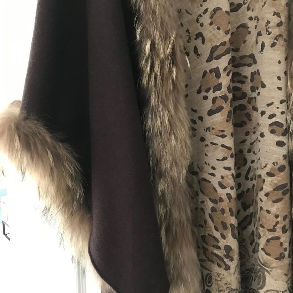Reversible Leopard Print and Brown wool shawl cape - Picture 7 of 7